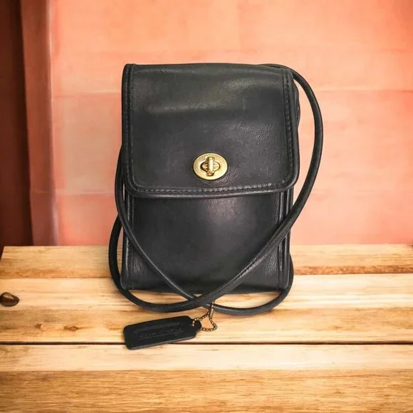 Vintage COACH Scooter Crossbody Bag in black - Picture 11 of 14